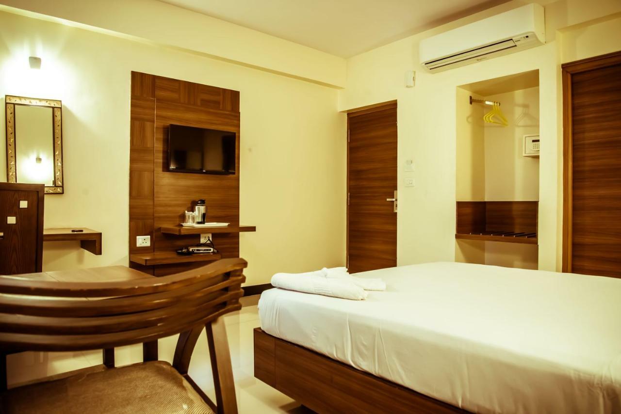 The Pioneer Hotel Visákhapatnam Kültér fotó
